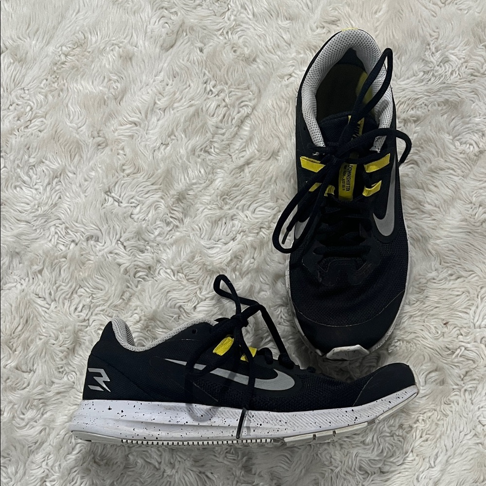 Nike Kids Running Sneakers Black and Yellow Girls Size 5.5 Y